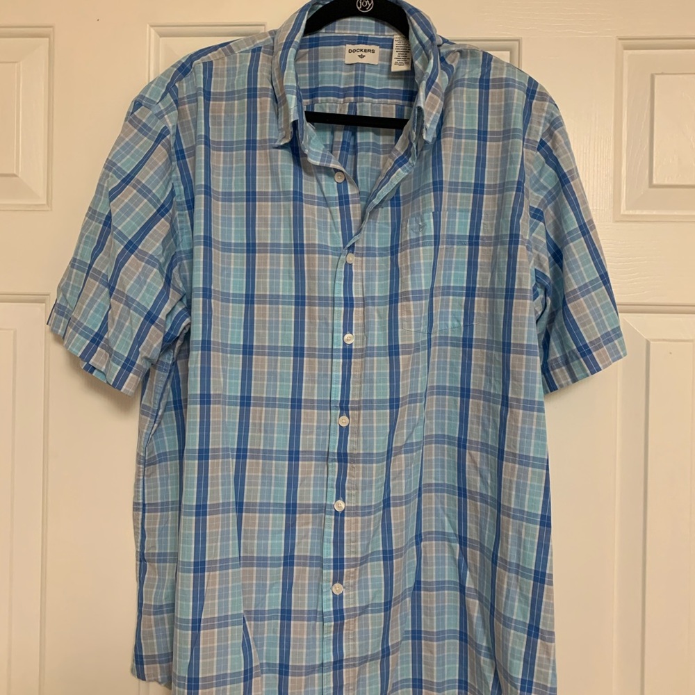 6 men’s XXL button down short sleeve shirts. Dockers, Mossimo Haggar